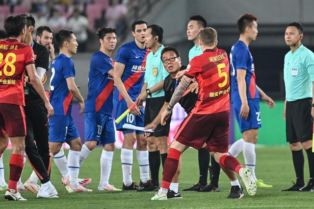 夏季网球盛宴：规矩带来轻松与时尚