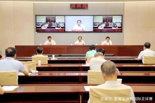 组图：哥伦比亚召开发布会 主帅洛伦佐出席