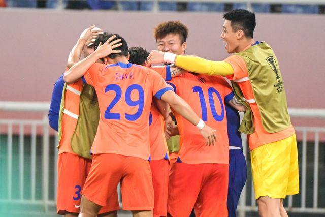阿森纳锁定23岁多才多艺后卫：能踢中卫和右闸，定位球能力突出